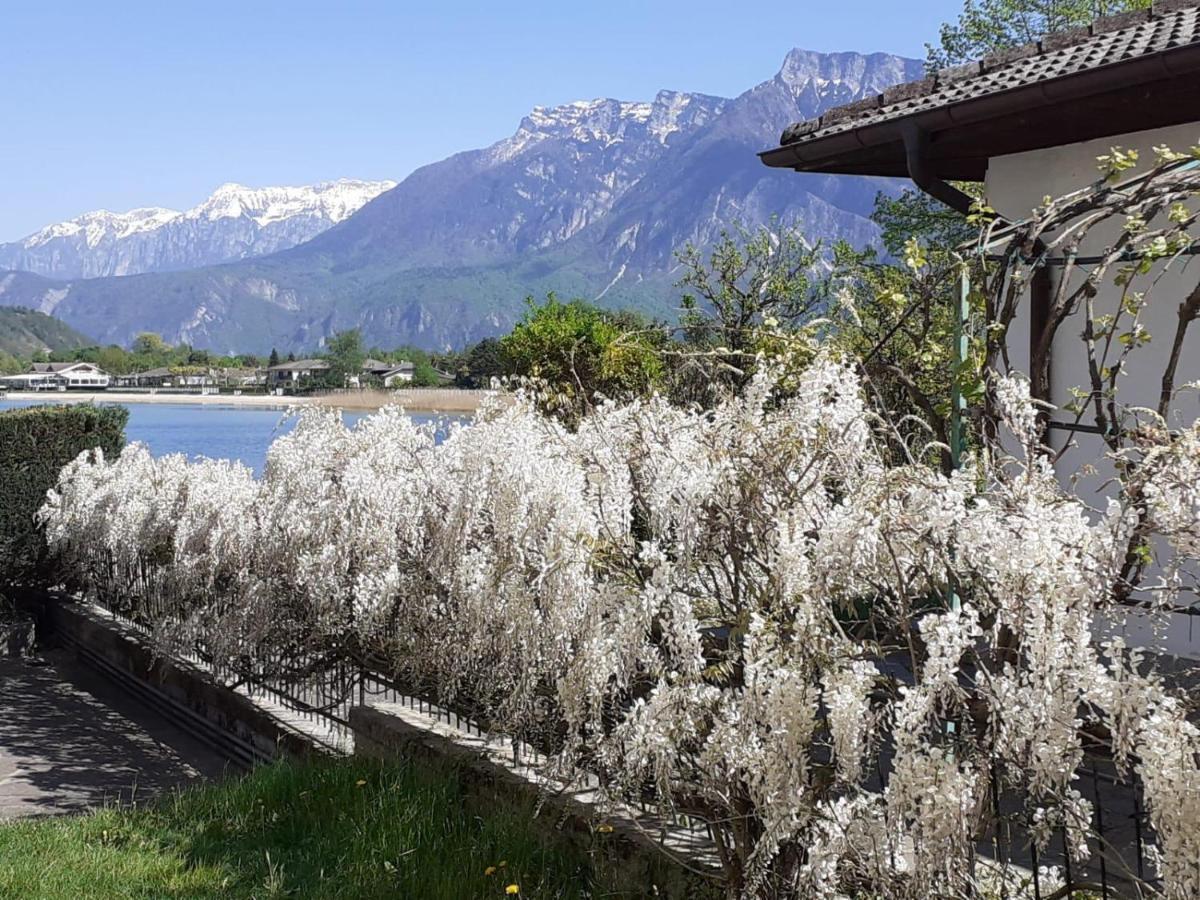 Апартаменты La Perla Del Lago Кальчераника-аль-Лаго Экстерьер фото