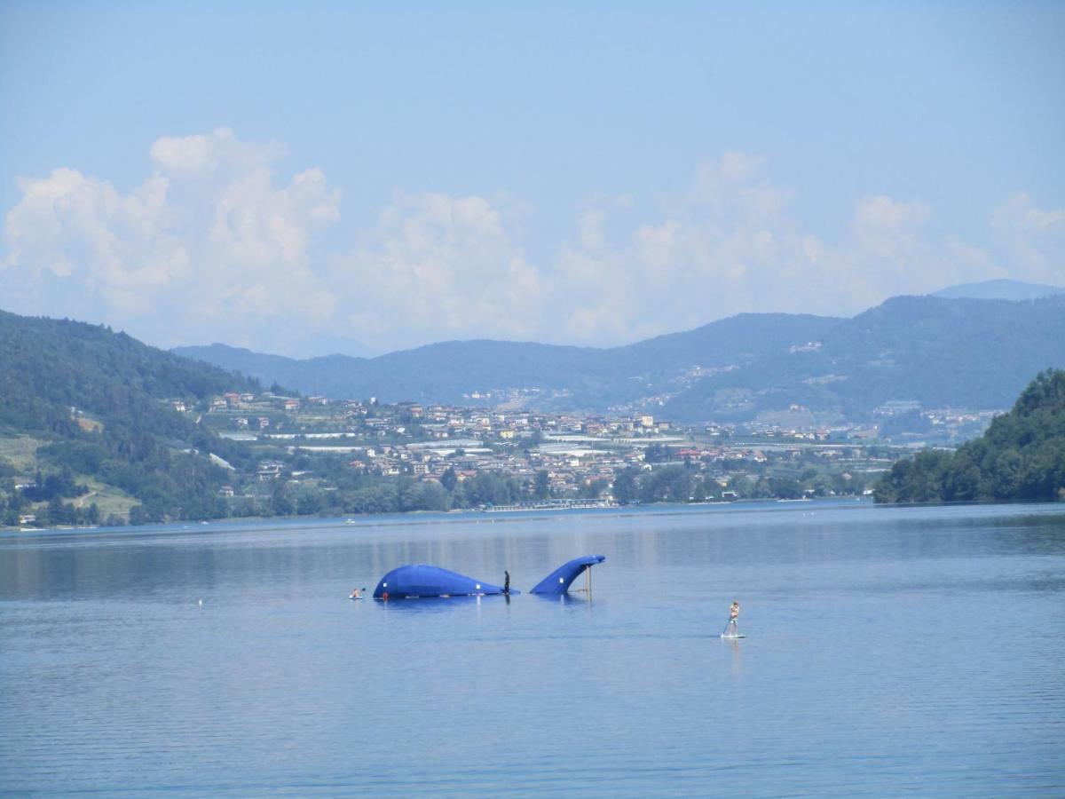 Апартаменты La Perla Del Lago Кальчераника-аль-Лаго Экстерьер фото